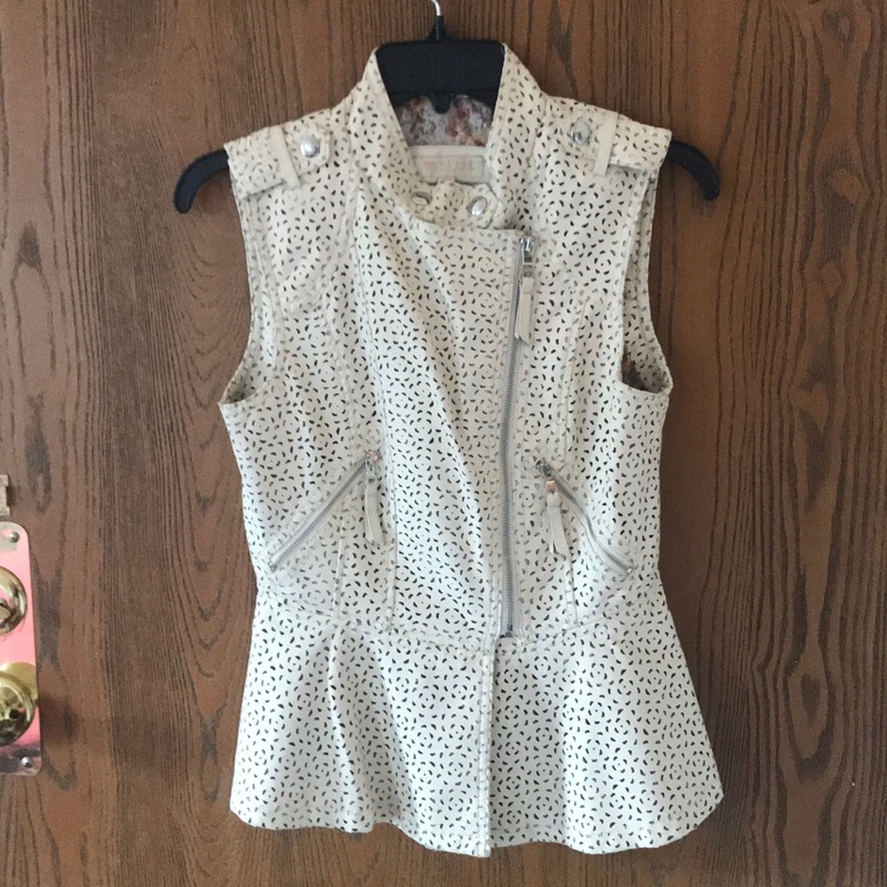 beautiful vest by guess!